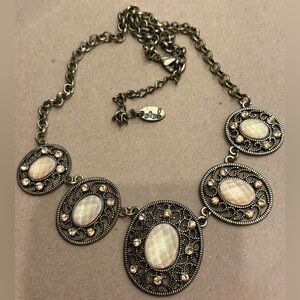 Vintage-Inspired Gold Necklace with Intricate Details D7